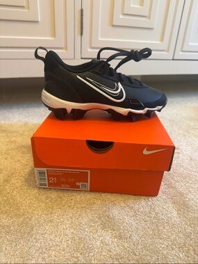 NEW Nike Kids Black and White Cleats - Traction Molded Studs